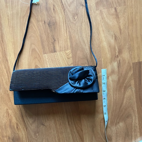 Black rose, pleated design crossbody bag - Picture 14 of 16